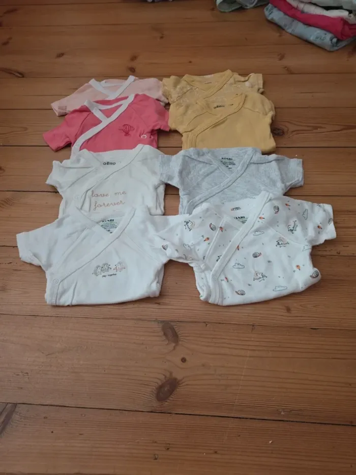 Lot de 8 bodies manche courte en coton