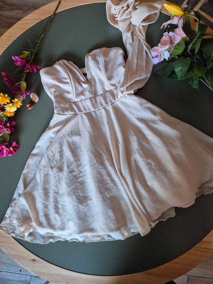 Robe bustier beige avec noeuf taille 38 - photo numéro 4
