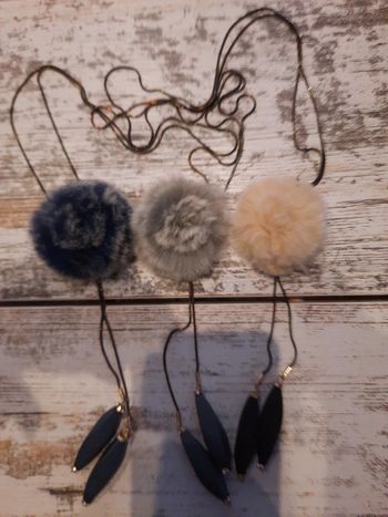 Collier réglable pompon