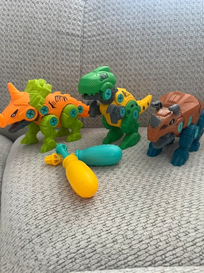 Dino à construire