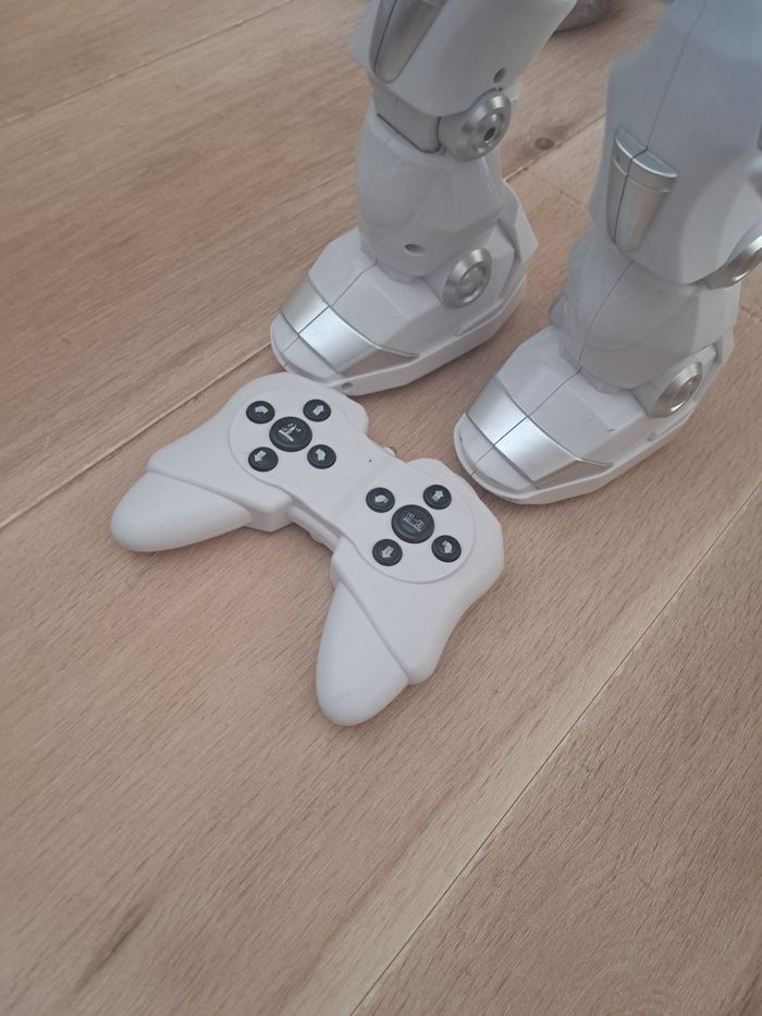 Robot télécommande - photo numéro 3