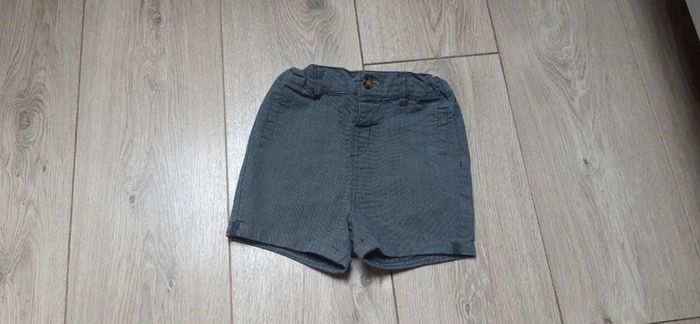 Short gris "habillé" kiabi 3 ans état neuf
