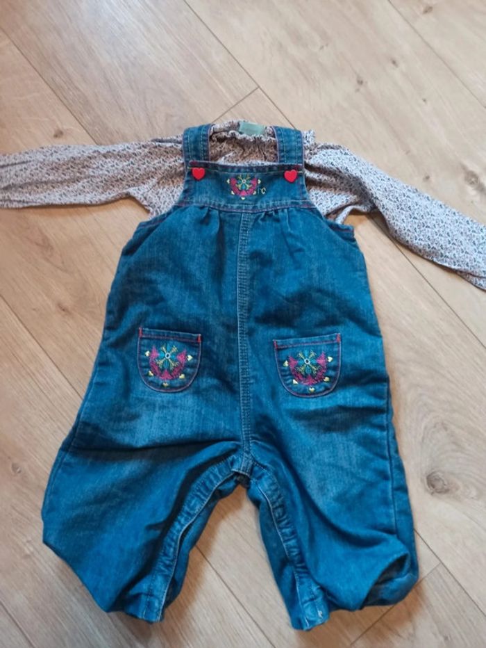 Ensemble salopette et t-shirt manches longues