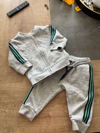 Ensemble jogging gris