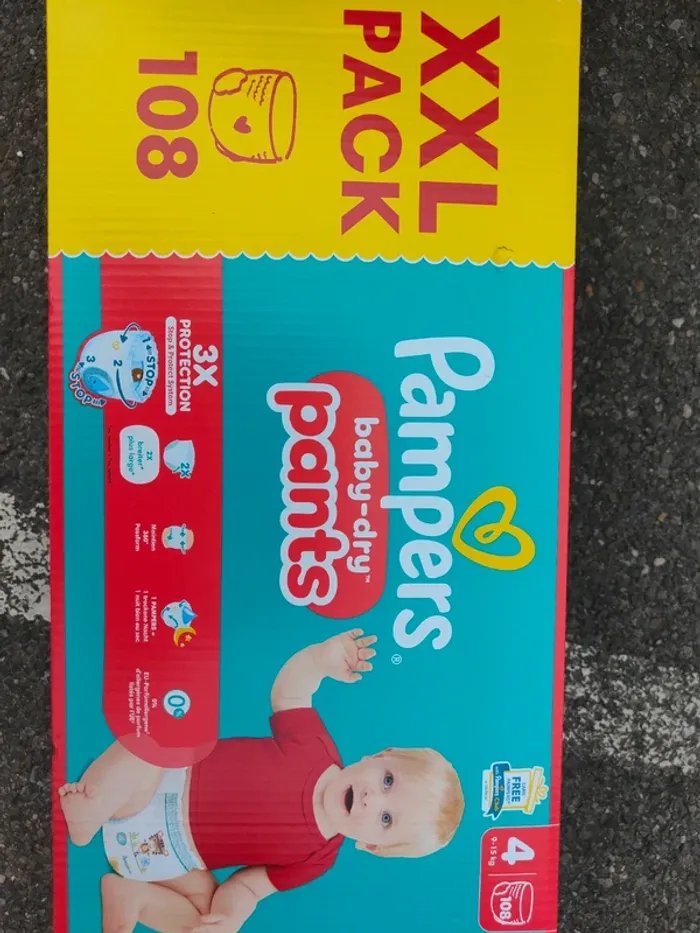Carton pack XXL couches Pampers taille 4