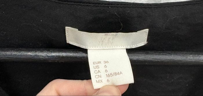 Haut noir effet satiné H&M - Taille 36 - photo numéro 4