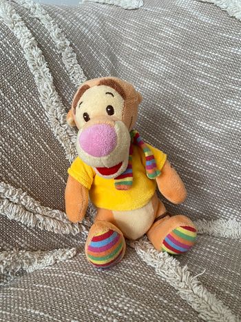 Peluche doudou 20cm disney winnie tigrou tigre orange et jaune écharpe très bon état