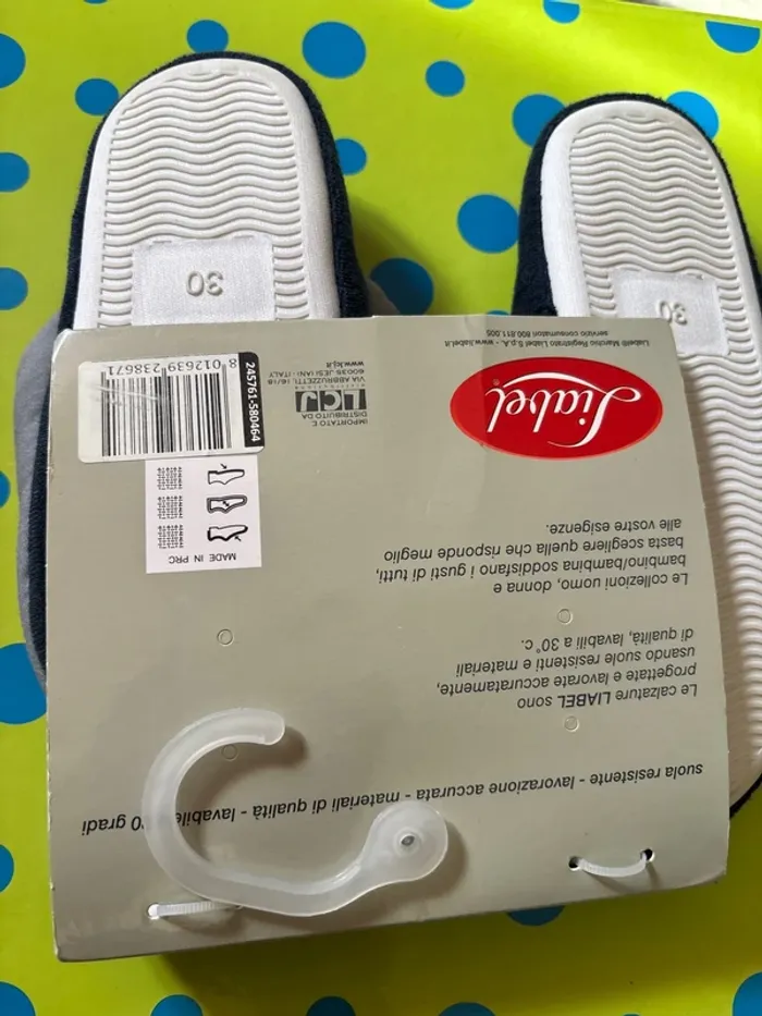 Chaussons neuf pantoufles enfant t 30 - photo numéro 3