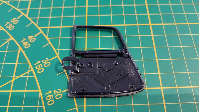 Porte avant gauche pièce détachée miniature 1/18 Citroën traction 15cv 1952 Maisto #B36 - photo numéro 2