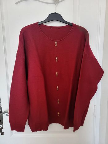 Pull bordeaux avec faux boutons Plus
