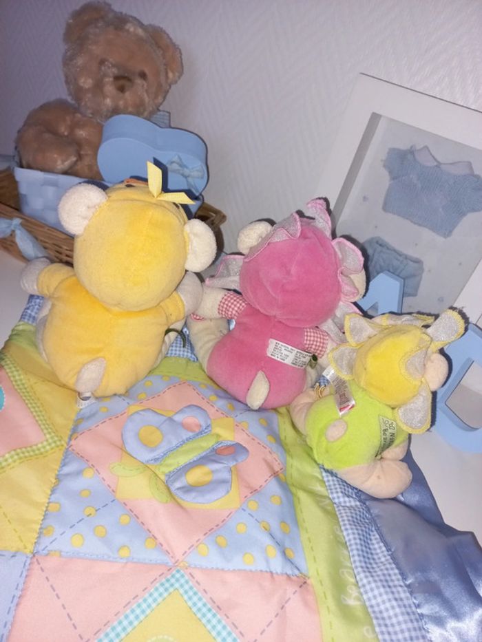 Tapis d'éveil Fischer Price Doux rêves papillons et 3 peluches hochet assorties état neuf - photo numéro 4