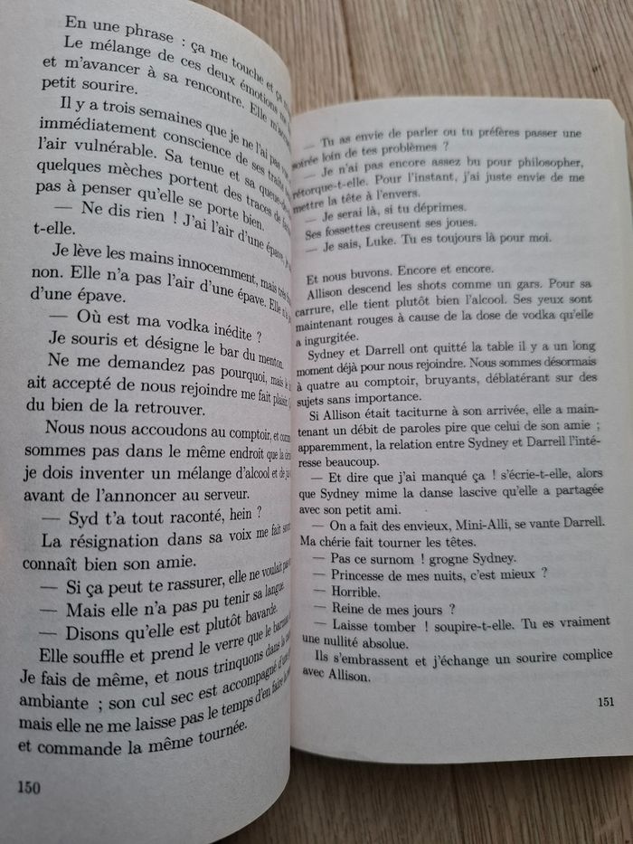 Roman Les vrais Amis ne s'embrassent pas sous la neige de Juliette Bonte en très bon état - photo numéro 3