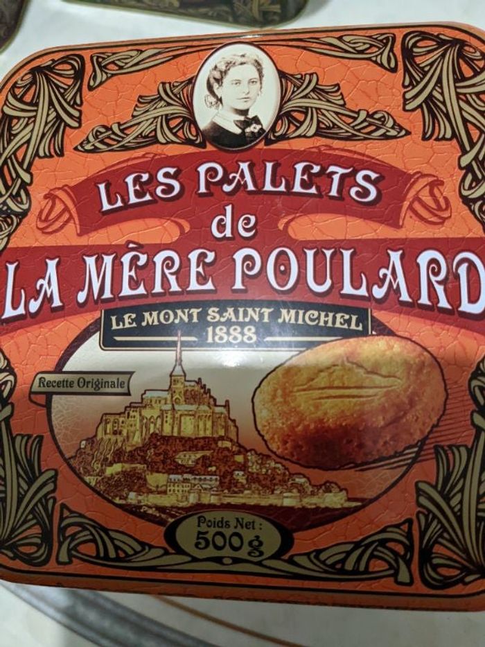 Boîte métallique à biscuits de la mère Poulard