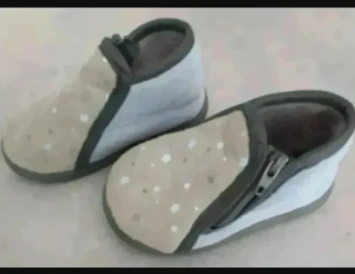 chaussons garçon à fermetures pointure 19 Très bon état - photo numéro 2
