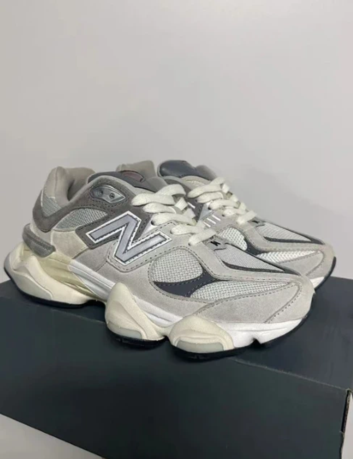 Baskets New Balance 9060 GRY  taille 38