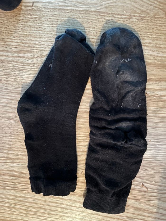 Chaussettes noir portés - photo numéro 2