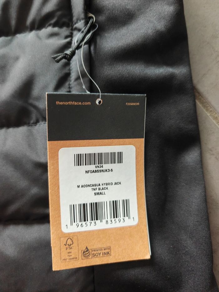 Veste à capuche noir the north face taille s neuve - photo numéro 2