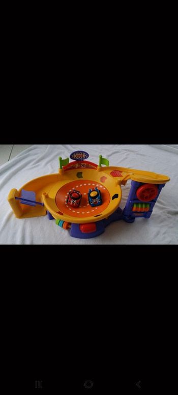 Circuit 1er âge fisher price