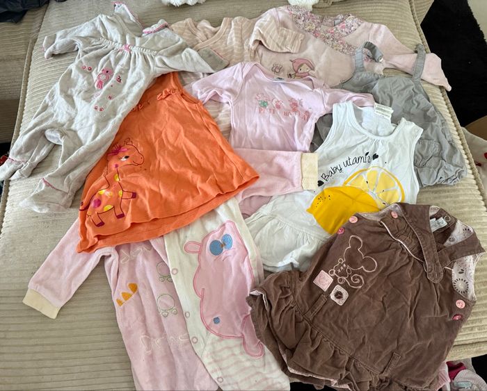 Lot de vêtement bébé fille 1 a 3 mois - photo numéro 3