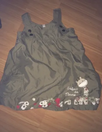 Robe 2 ans impression girafe trés bon état