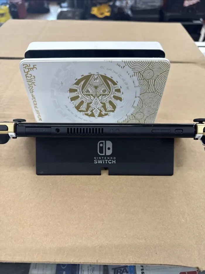 Console Nintendo Switch OLED Legend of Zelda : Tears of the Kingdom Edition - photo numéro 4