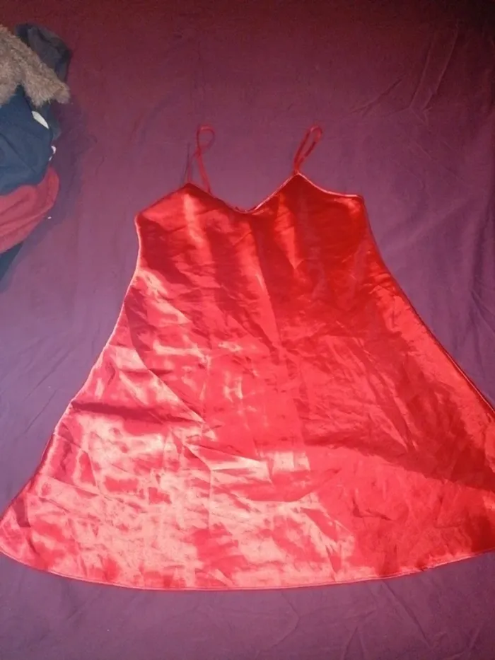 Jolie nuisette rouge taille L