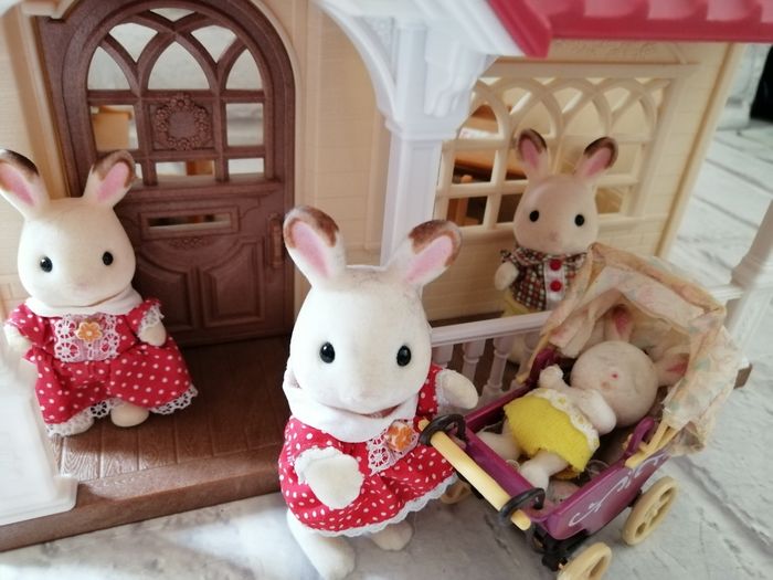 Maison et figurines sylvanian - photo numéro 2
