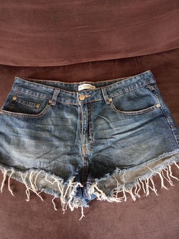 Short en Jeans très court aspect effiloché Taille 42 "Pull & Bear"