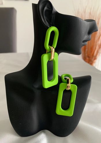 Grandes boucles d’oreilles géométriques vertes et dorées