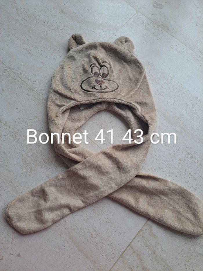 Bonnet avec écharpe intégrée taille 43 cm
