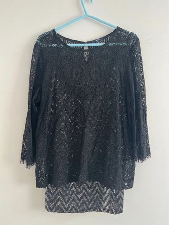 Haut noir en dentelle taille 46/48– élégant et scintillant