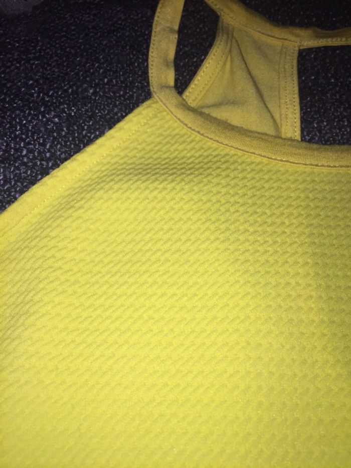 Top jaune - photo numéro 4
