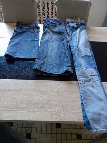 2 jupes et 1 jean