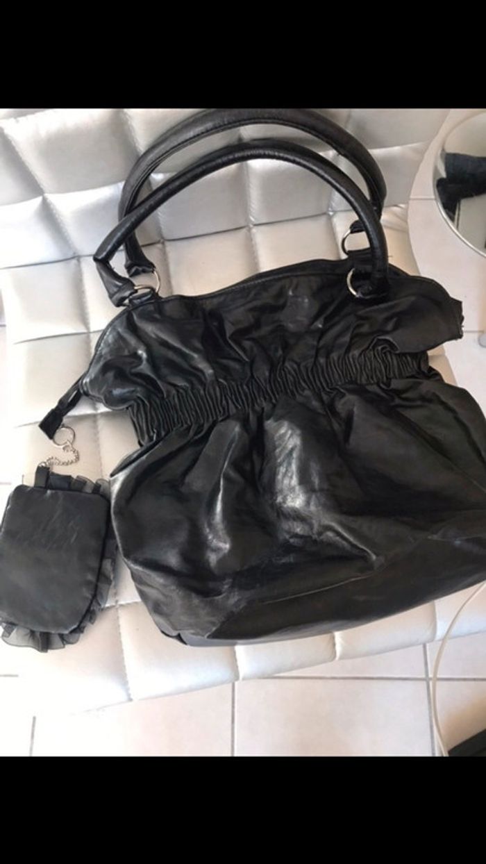 Sac à mains noir forme boule