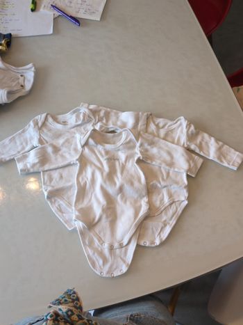 3 bodys manches longues