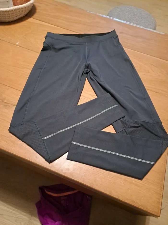 Ensemble de sport legging et t shirt - photo numéro 2