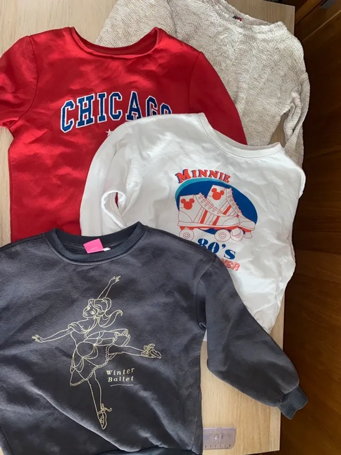 Pull fille 8 ans Disney princesse belle bête beauty beast Chicago Minnie Mouse 80s