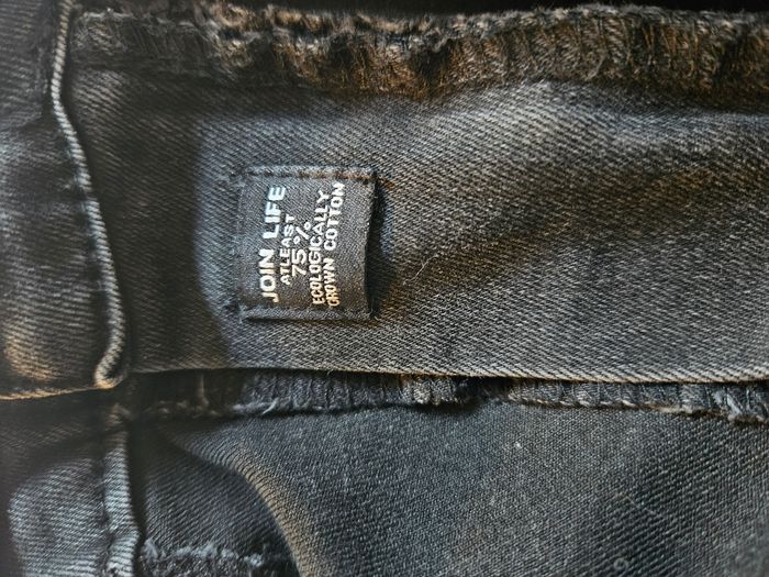 jeans noir légèrement délavé - photo numéro 3
