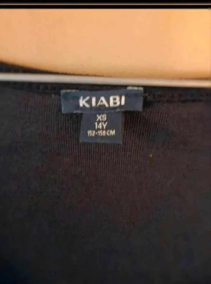 Combi  short  kiabi  14  ans xs  très bon  état  pailletée - photo numéro 3