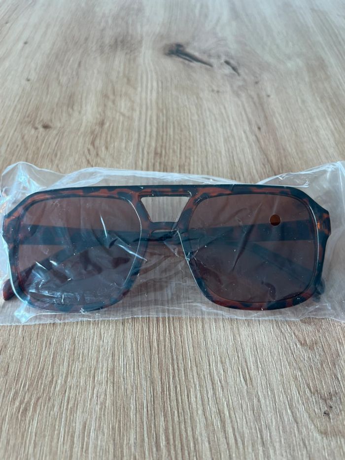 Lunettes de soleil femmes neuves - photo numéro 6