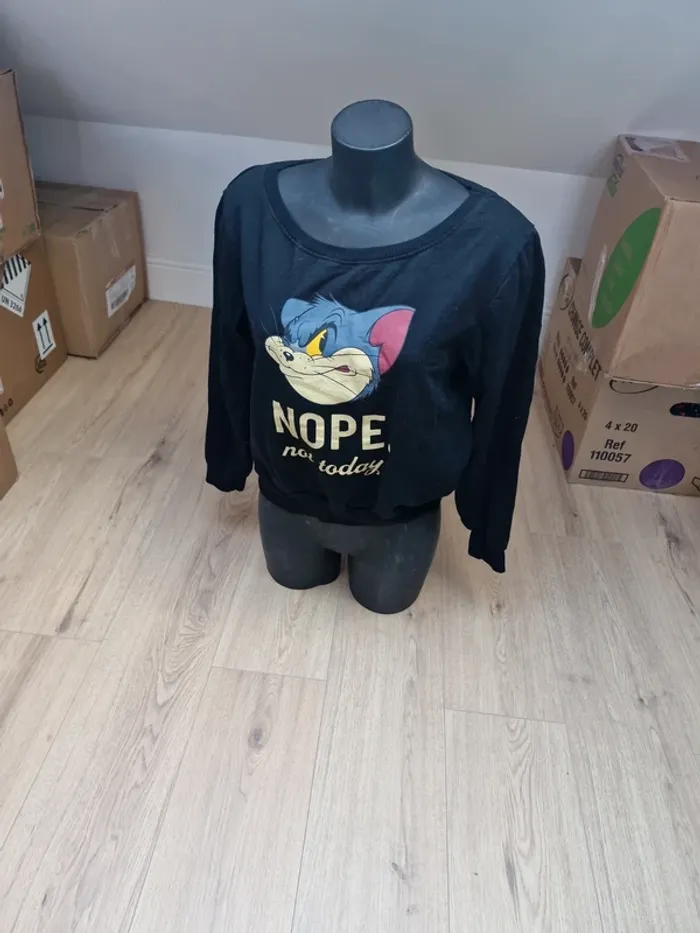 Magnifique pull tom et Jerry noir taille XL