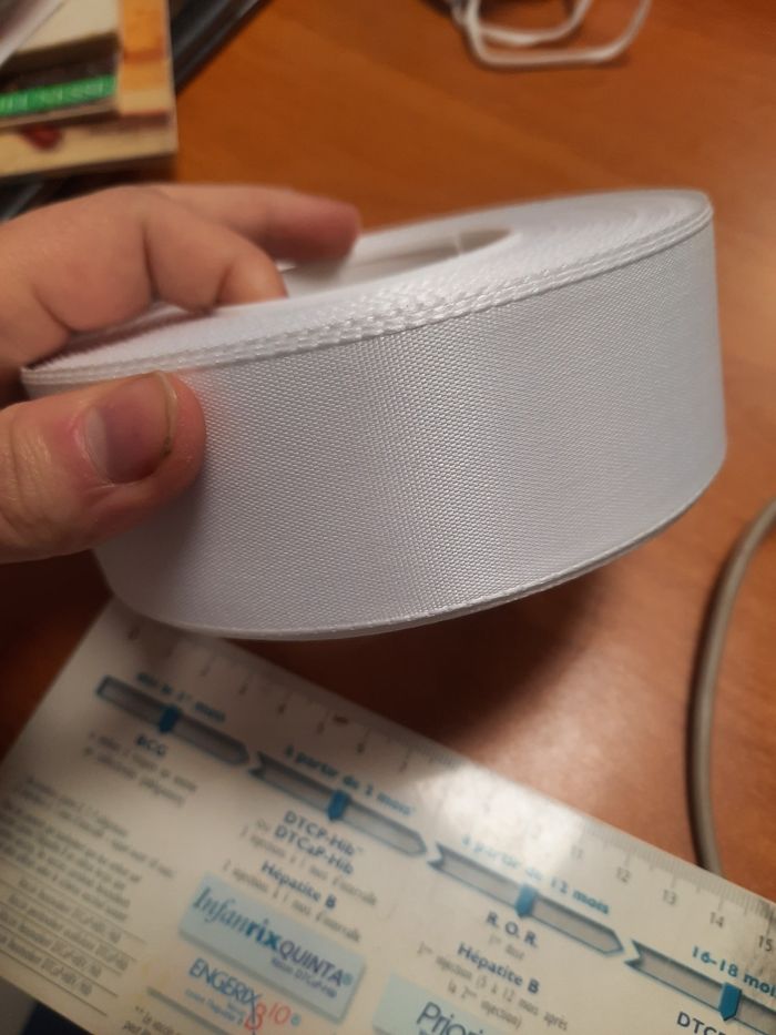 Ruban blanc uni estimation 40m sur 4cm de large