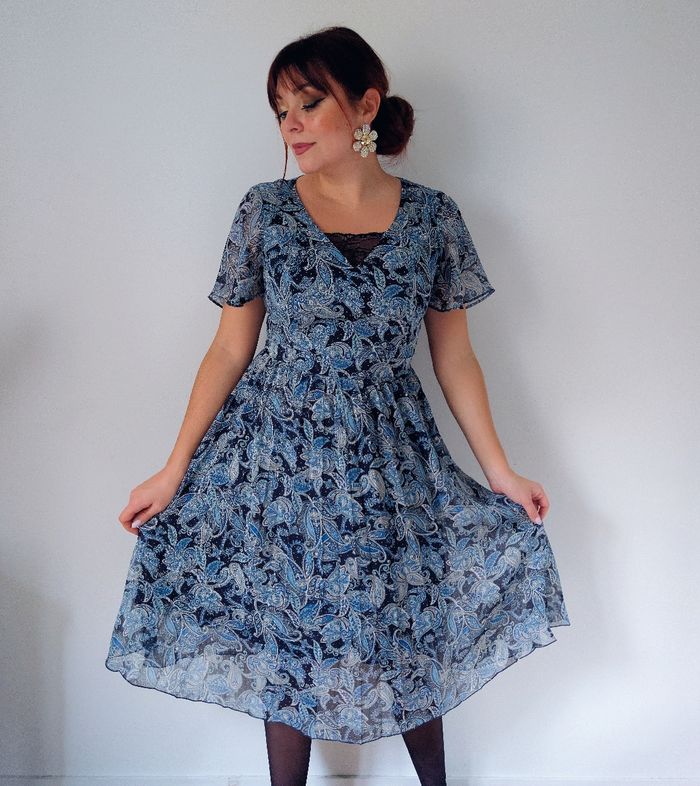 Robe longue voilage dentelle bleu motif paisley cachemire tendance Naf Naf Taille 38 M
Très bon état - photo numéro 6