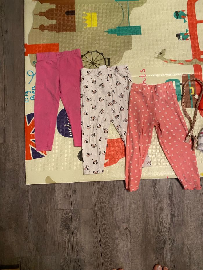Lot 13 bas taille 3 ans (jupes, shorts, leggings, collants) - photo numéro 2