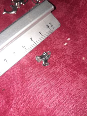 Pendentif motif cloche argenté