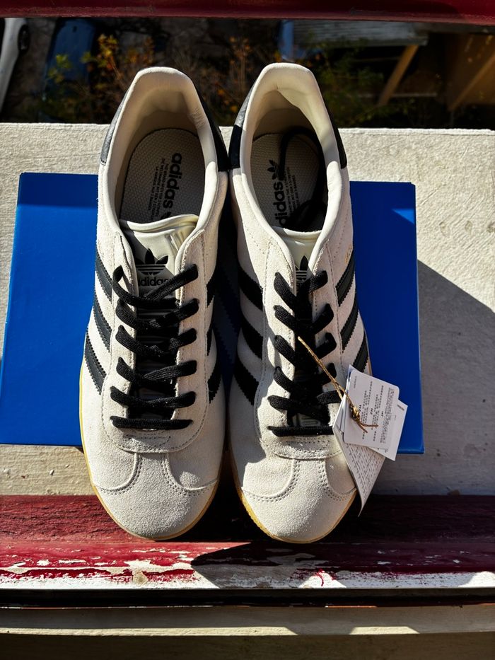 Adidas Gazelle Alumina/Core Black/Gum - Taille 39 - Neuves - photo numéro 3