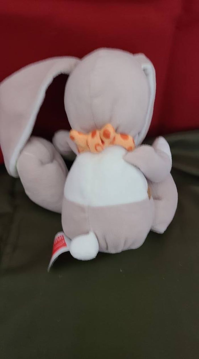 Peluche lapin INFLUX beige bandana orange assis - photo numéro 3