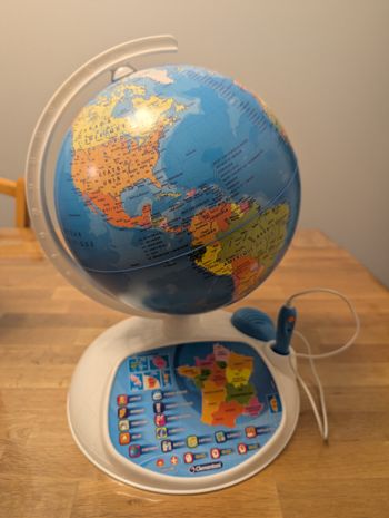 Exploraglobe de Clementoni état satisfaisant