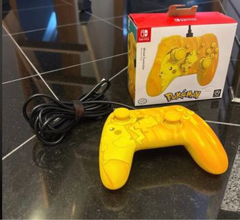 Commande avec fil Pokémon jaune