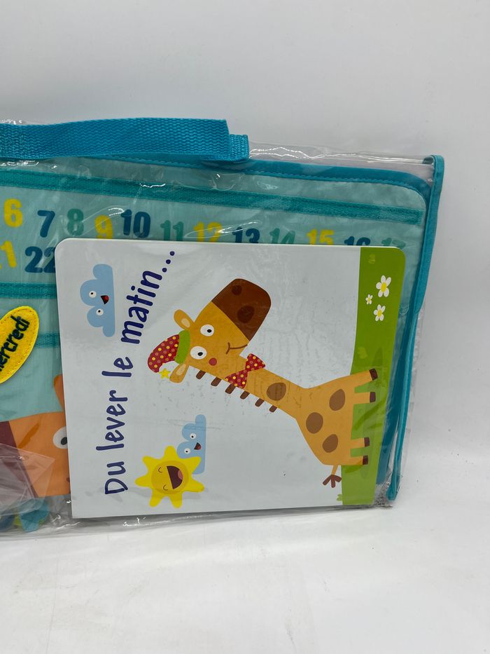 Le premier calendrier de Monsieur Girafe avec son calendrier tissu et ces pièces Velcro - photo numéro 2